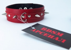 Ошейник красный с шипами и кольцом «BDSM-​Арсенал»