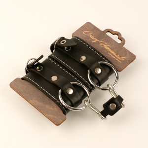 Черные наручники "Crazy Handmade" с белой строчкой
