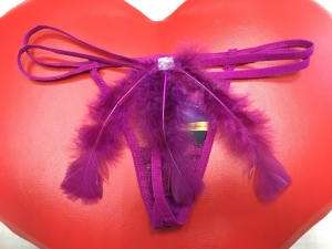 Трусики "Papatya" фиолетовые стринги со стразами и перьями на попе