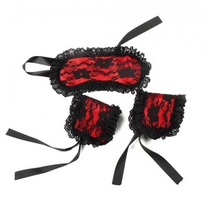 Набор для игр бдсм с кружевной маской, кружевными наручниками и плеточкой