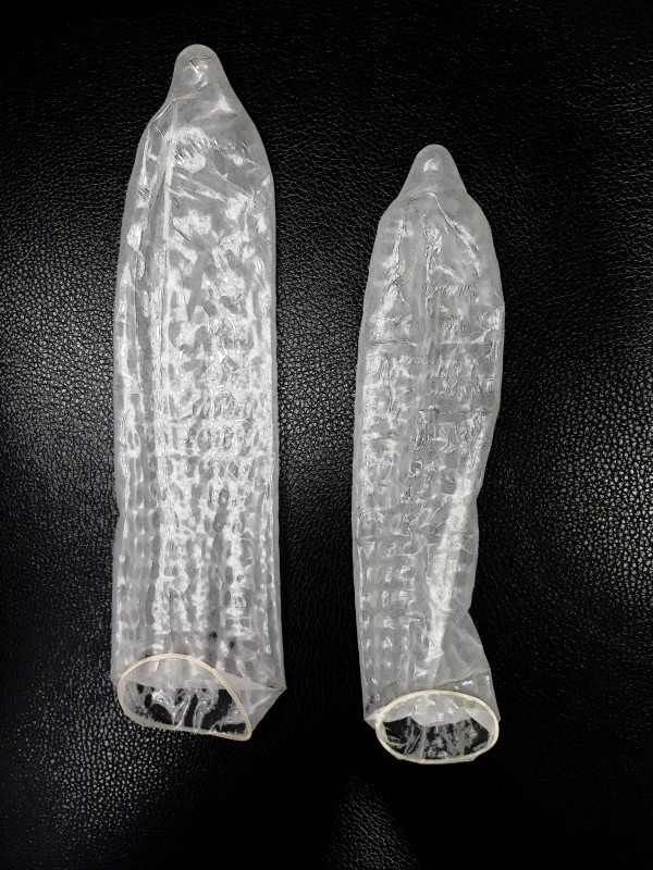 Девушка одевает презерватив на член порно - фото секс и порно lys-cosmetics.ru